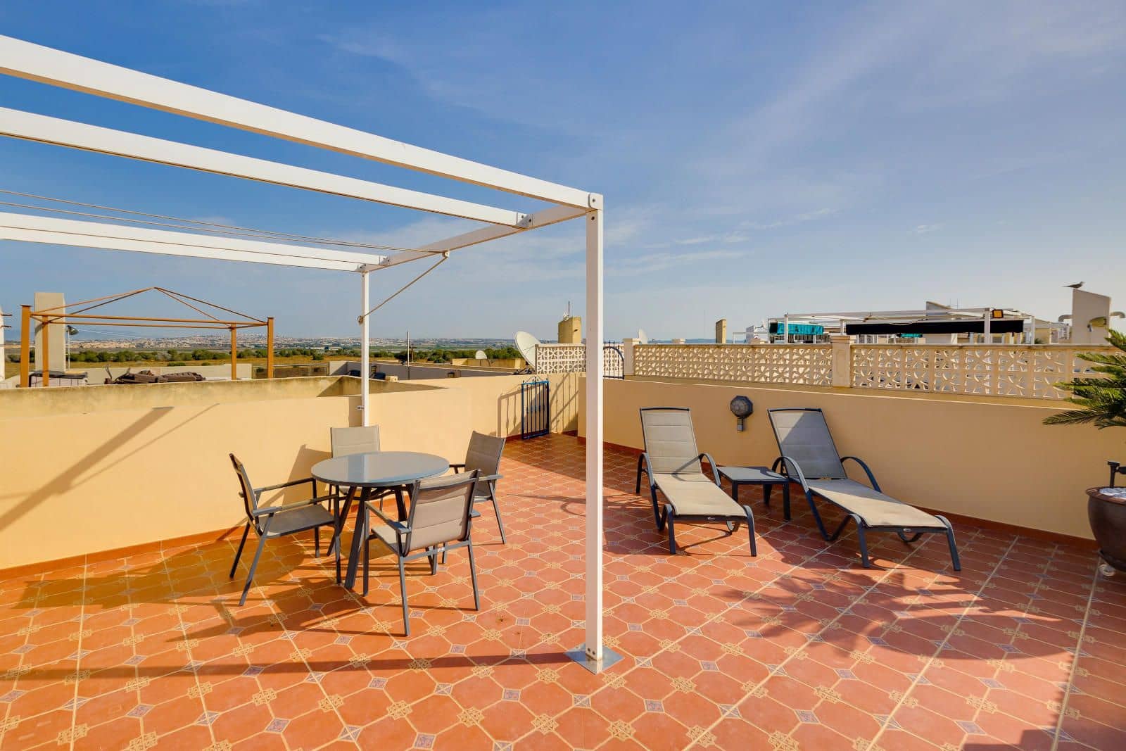 2 Zimmer Villa zu verkaufen in San Luis mit Pool - 149.969 € (Ref: 9795410)