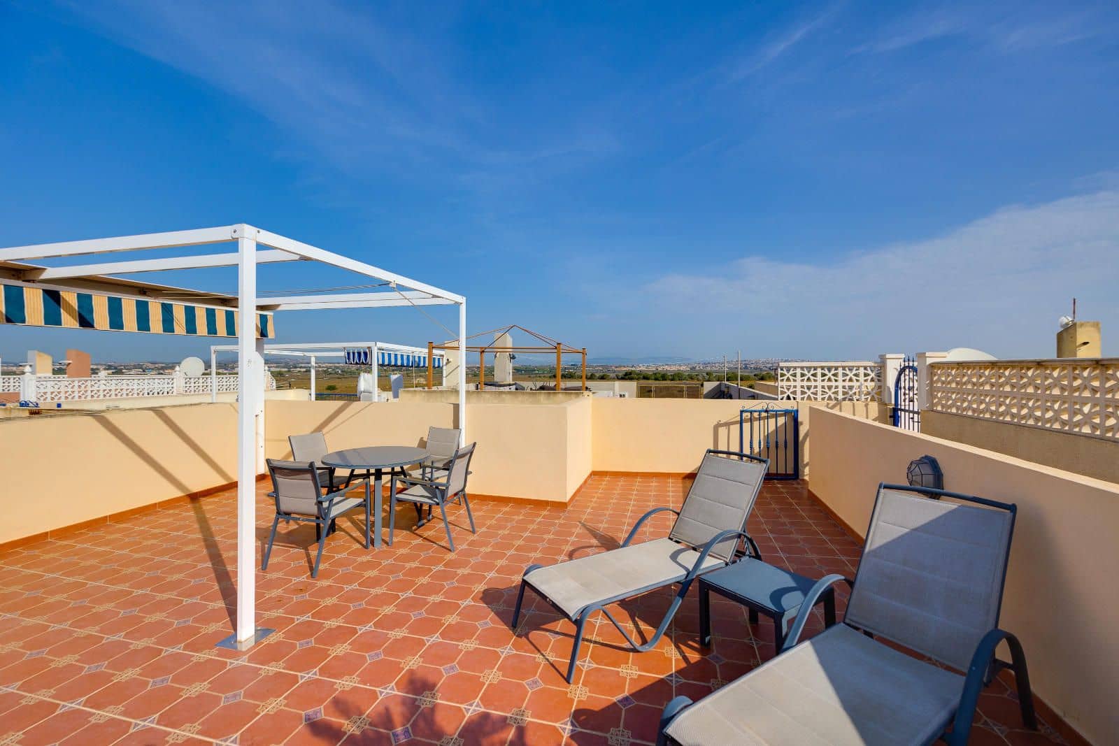 2 Zimmer Villa zu verkaufen in San Luis mit Pool - 149.969 € (Ref: 9795410)