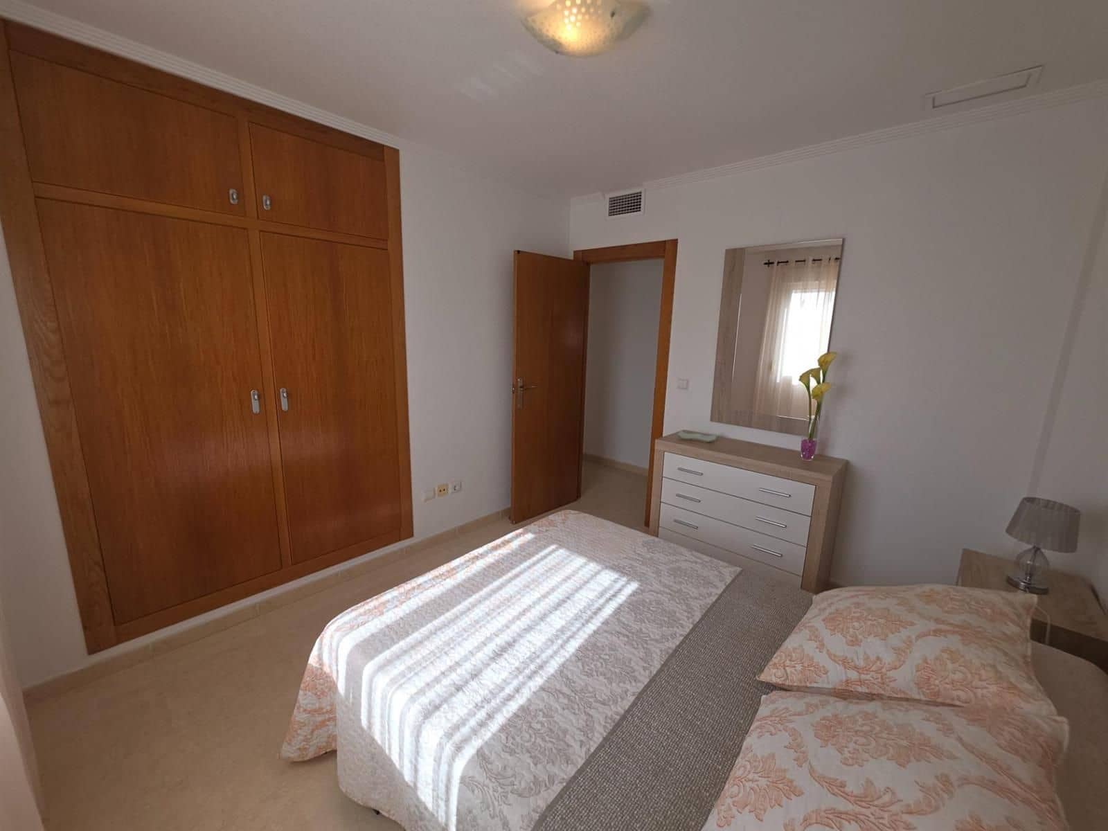 2 makuuhuone Asunto myytävänä paikassa Torrevieja mukana 
autotalli - 150 000 € (Ref: 9798070)