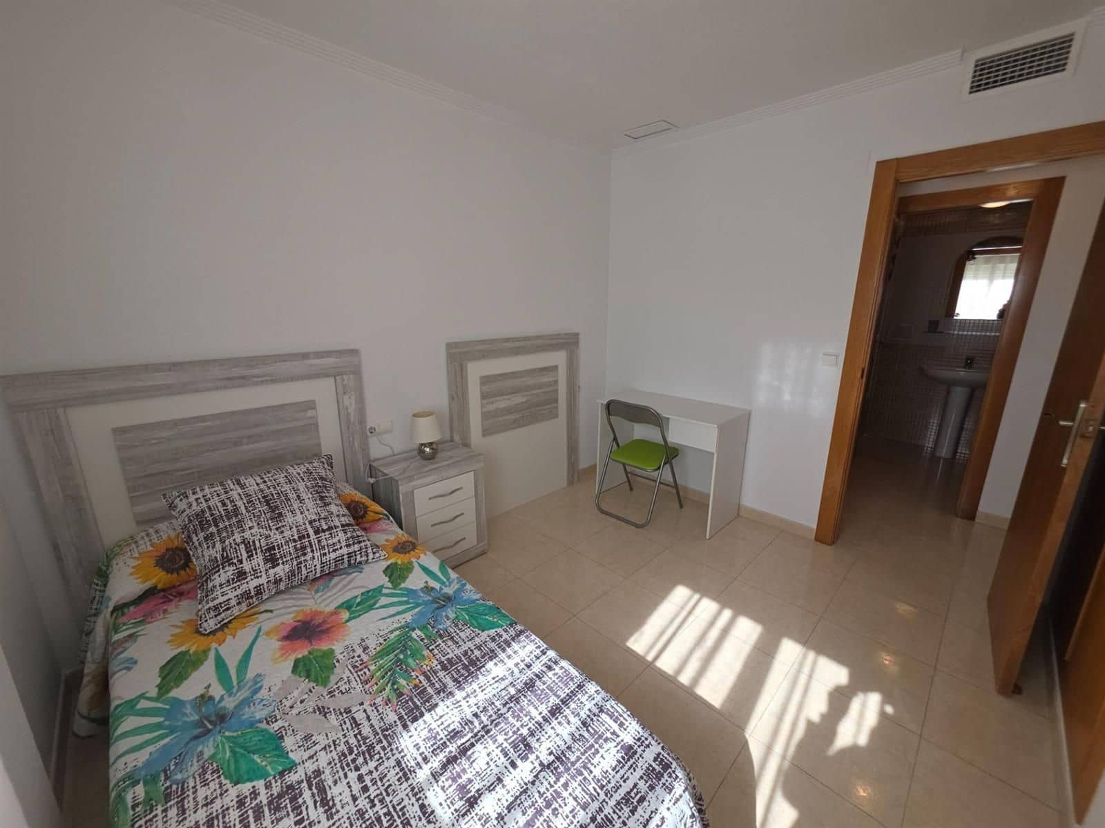 2 makuuhuone Asunto myytävänä paikassa Torrevieja mukana 
autotalli - 150 000 € (Ref: 9798070)