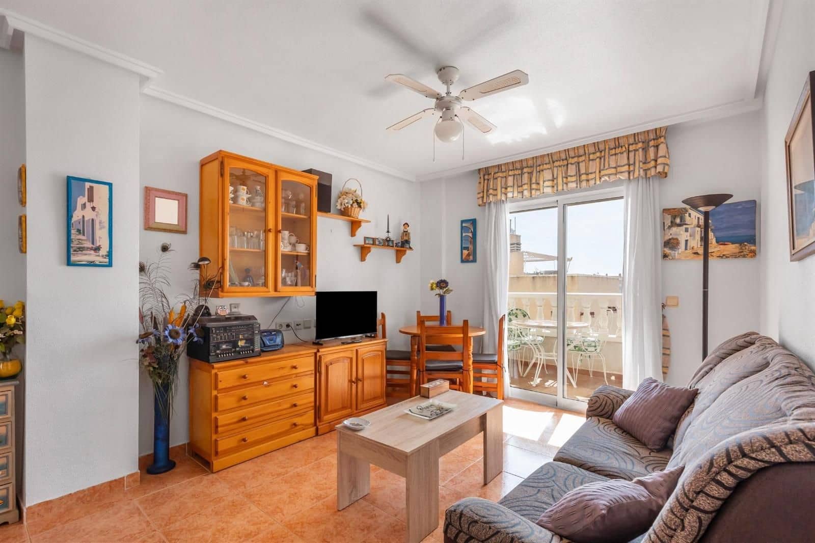 2 bedroom Flat for sale in Torrevieja with pool - € 134,900 (Ref: 9802735)