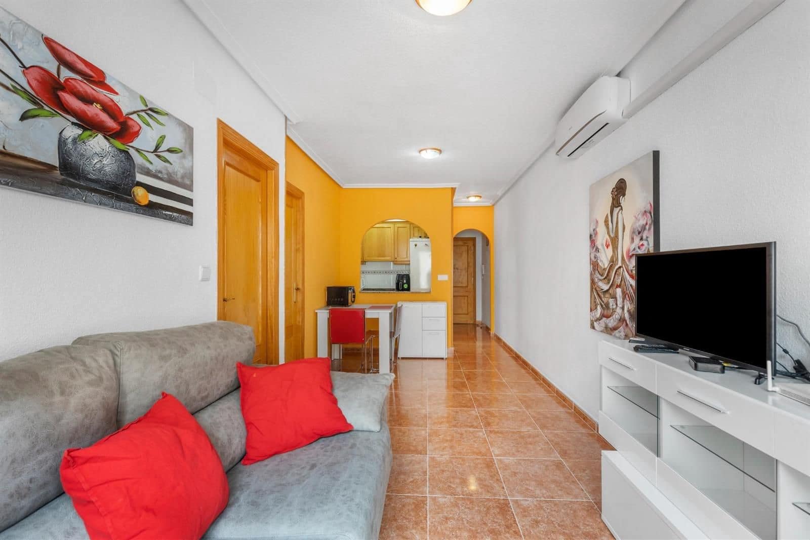 Piso de 2 habitaciones en Torrevieja en venta - 117.500 € (Ref: 9802737)