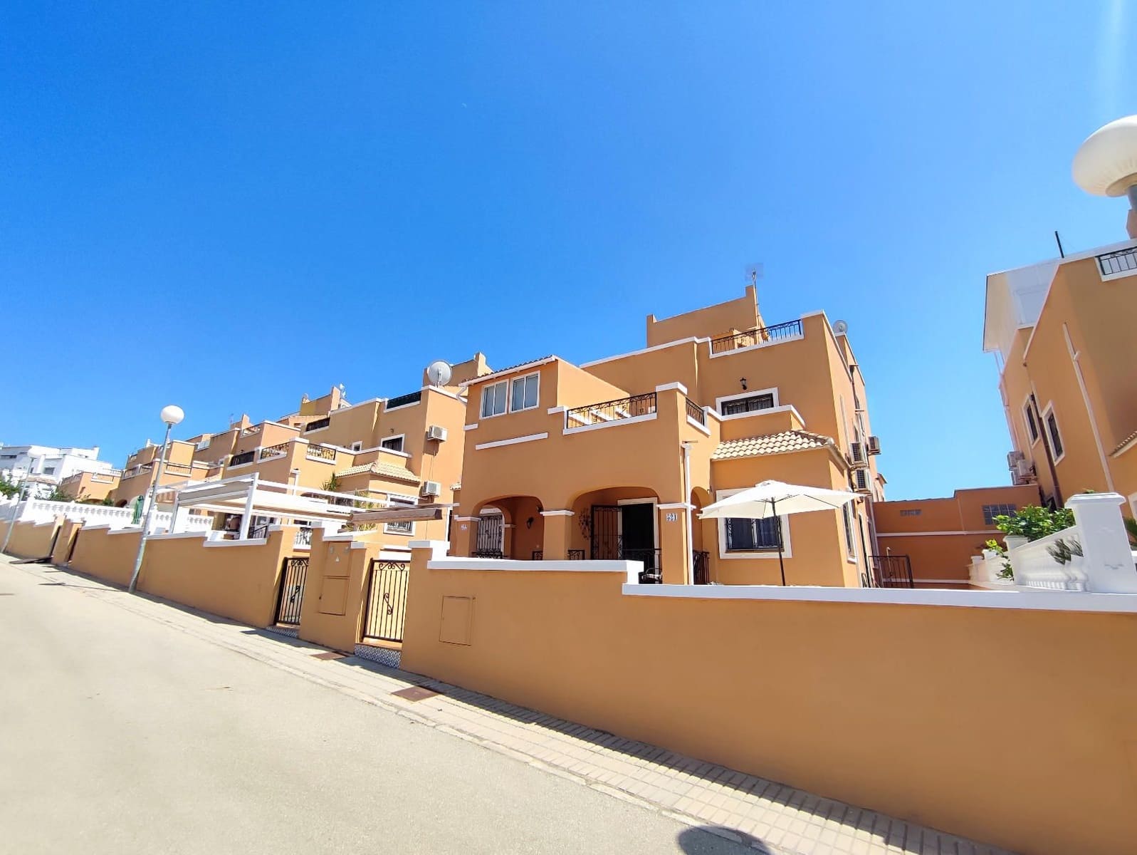 3 soveværelse Villa til salg i Los Altos med swimmingpool - € 215.000 (Ref: 9815166)