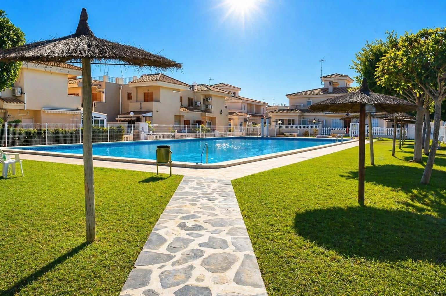 2 soveværelse Lejlighed til salg i Orihuela Costa med swimmingpool - € 185.000 (Ref: 9815171)