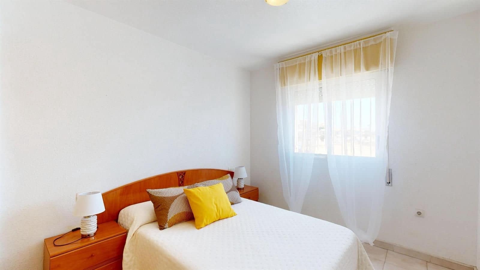 2 slaapkamer Flat te koop in Torrevieja met zwembad - € 149.900 (Ref: 9815175)