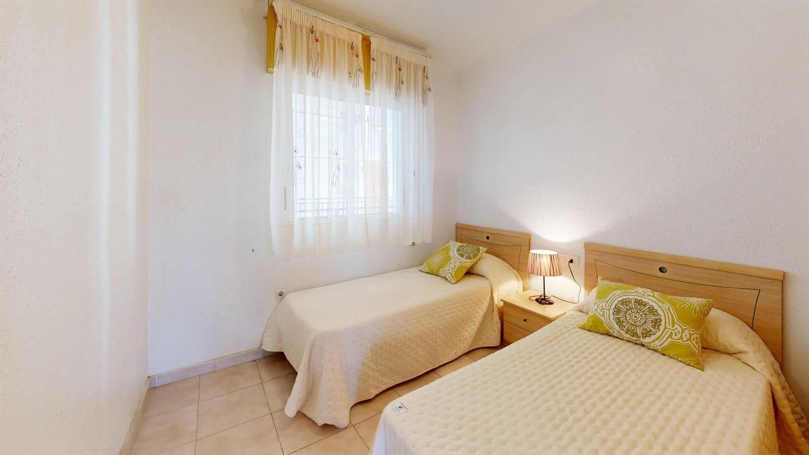 2 slaapkamer Flat te koop in Torrevieja met zwembad - € 149.900 (Ref: 9815175)