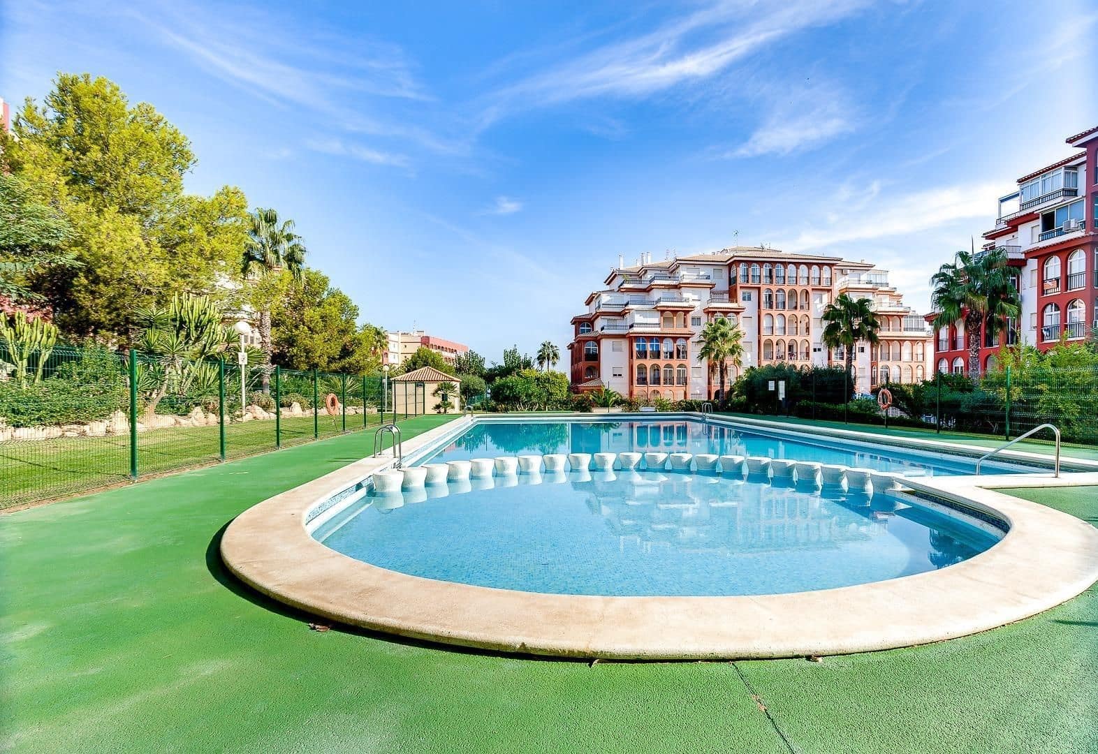 2 slaapkamer Flat te koop in Torrevieja met zwembad - € 149.900 (Ref: 9815175)