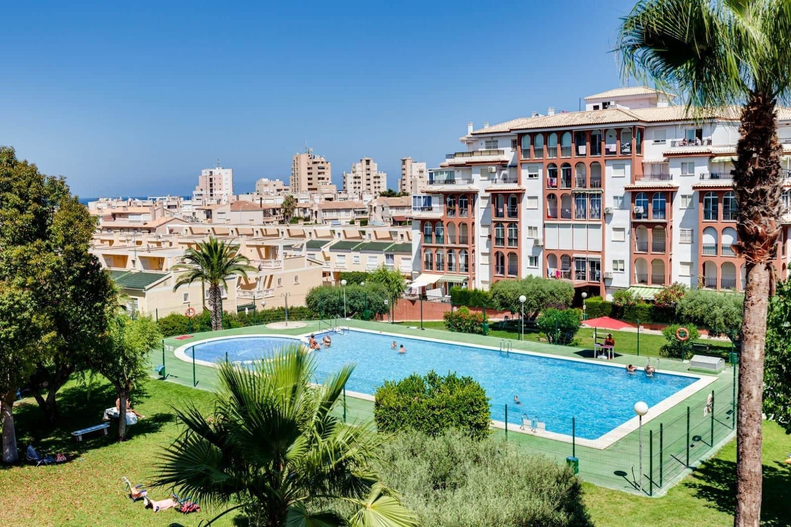 2 slaapkamer Flat te koop in Torrevieja met zwembad - € 149.900 (Ref: 9815175)