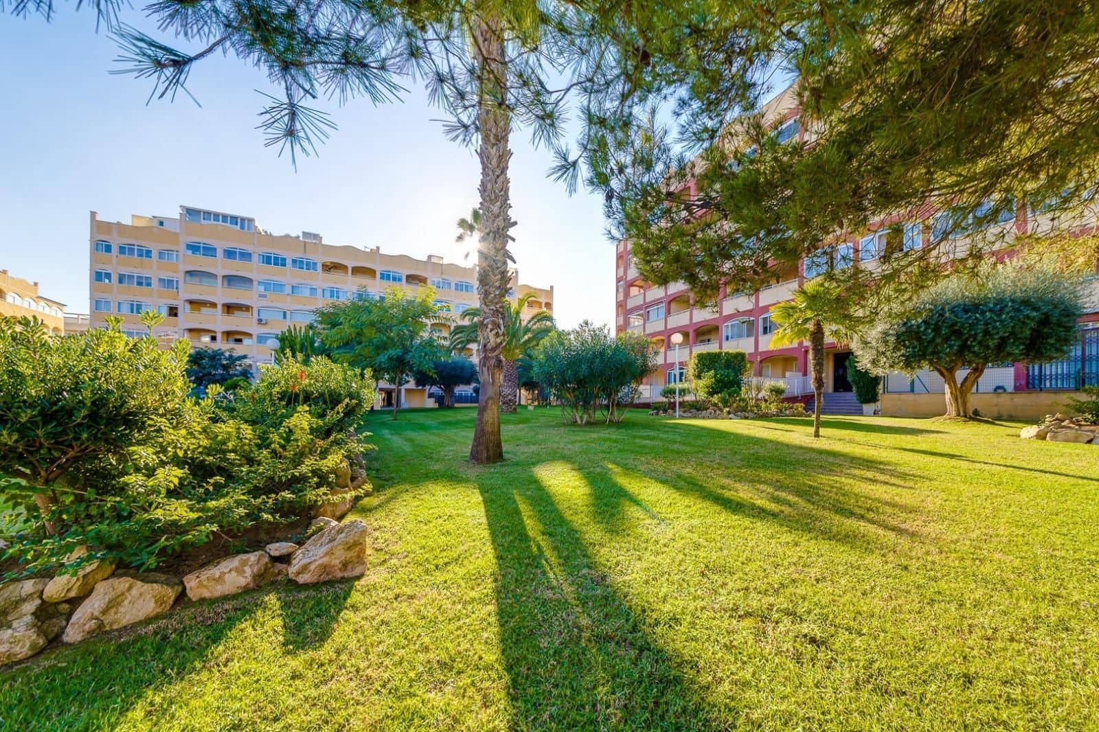 2 slaapkamer Flat te koop in Torrevieja met zwembad - € 149.900 (Ref: 9815175)