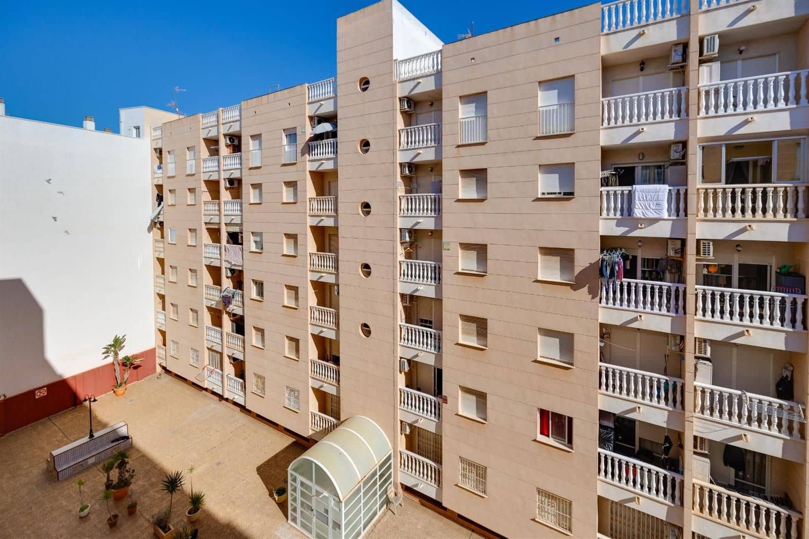 2 quarto Apartamento para venda em Torrevieja com piscina - 145 900 € (Ref: 9815177)