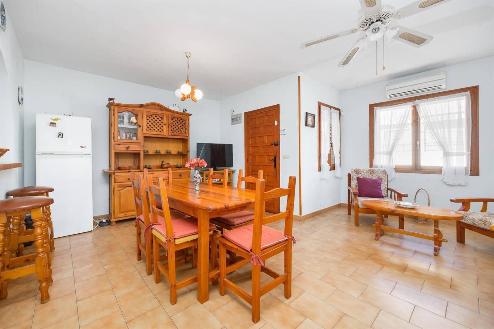 3 bedroom Villa for sale in Torrevieja with pool - € 205,000 (Ref: 9815178)