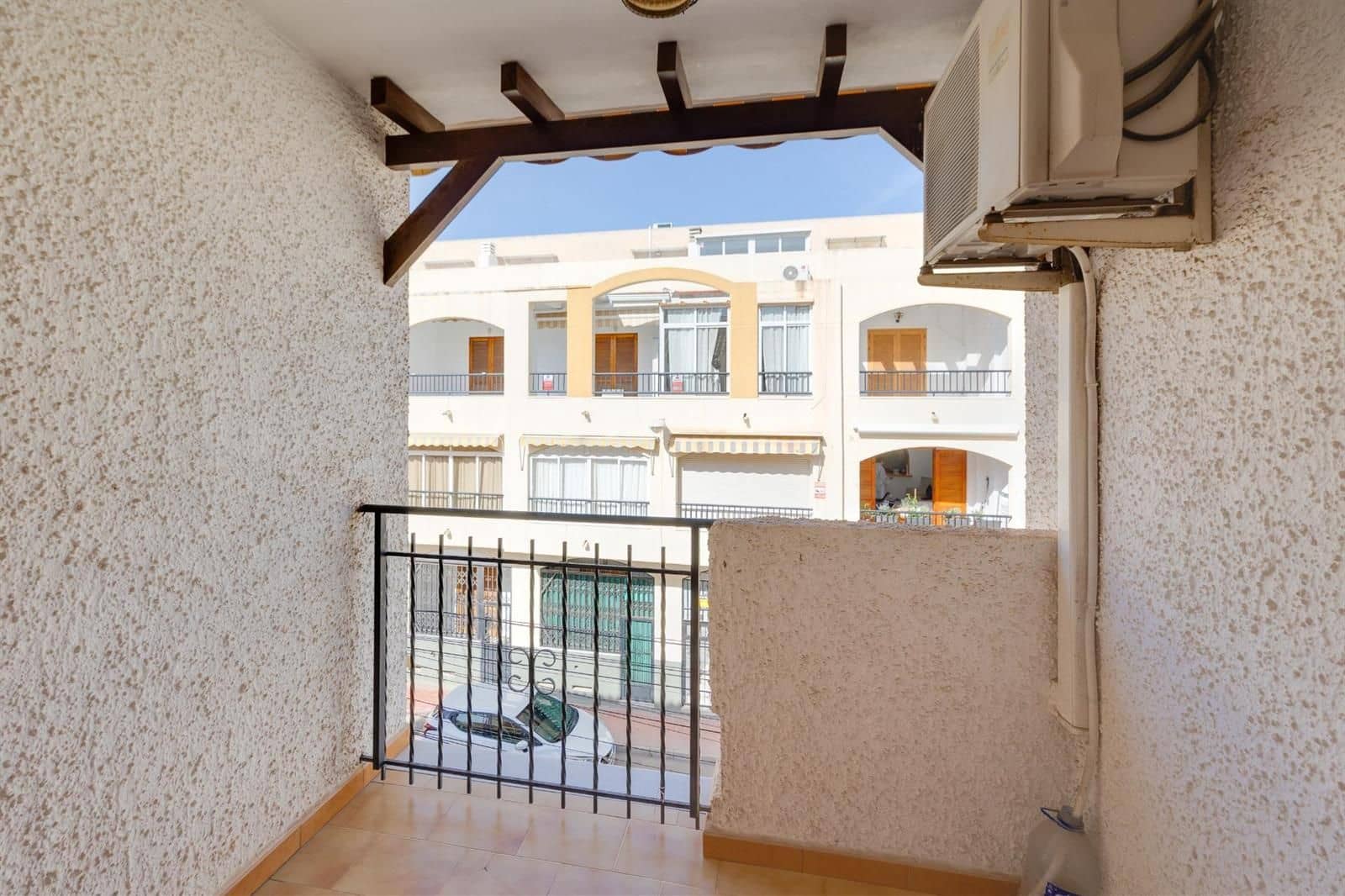3 bedroom Villa for sale in Torrevieja with pool - € 205,000 (Ref: 9815178)