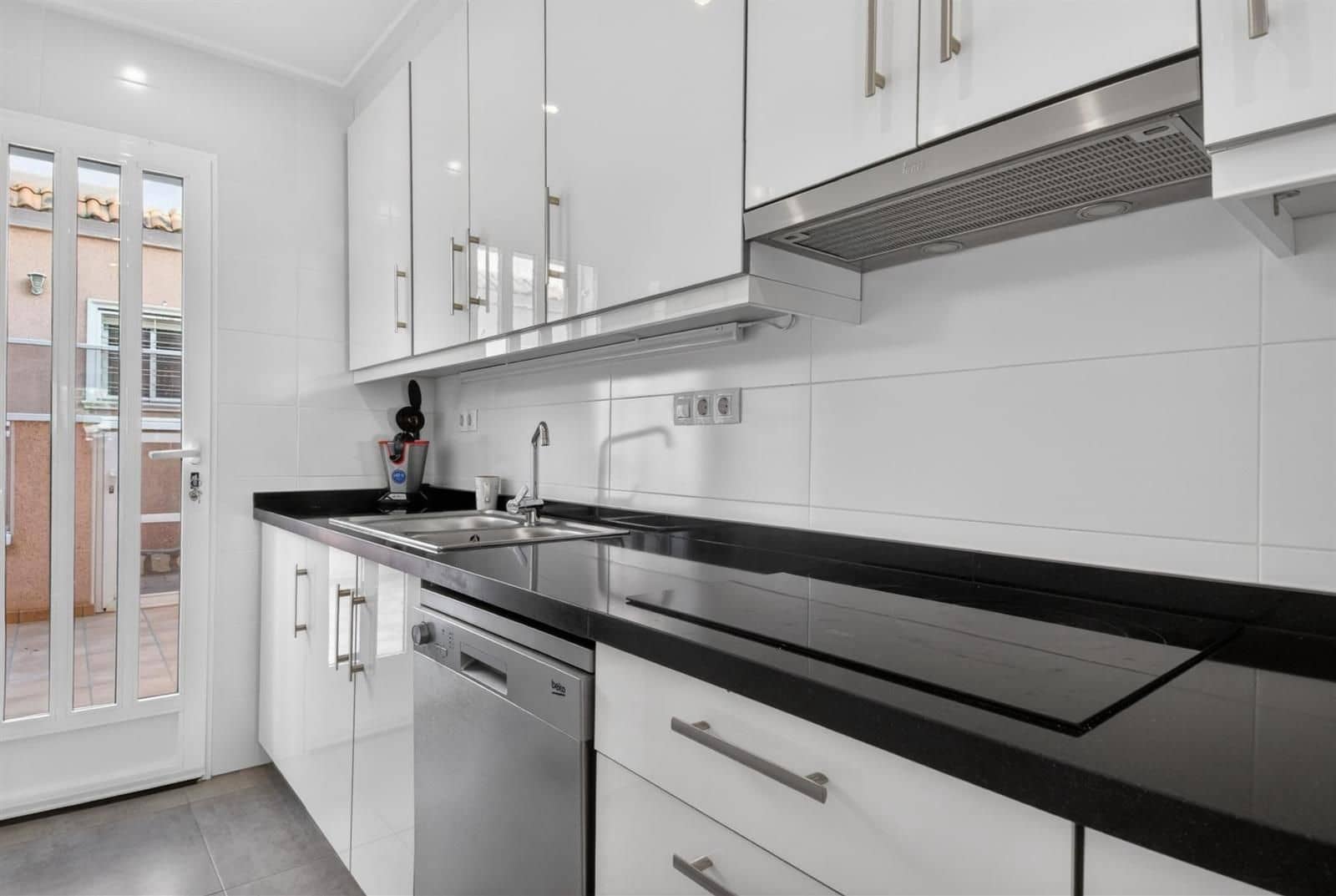 Casa de 3 habitaciones en Torrevieja en venta con piscina garaje - 349.000 € (Ref: 9821627)