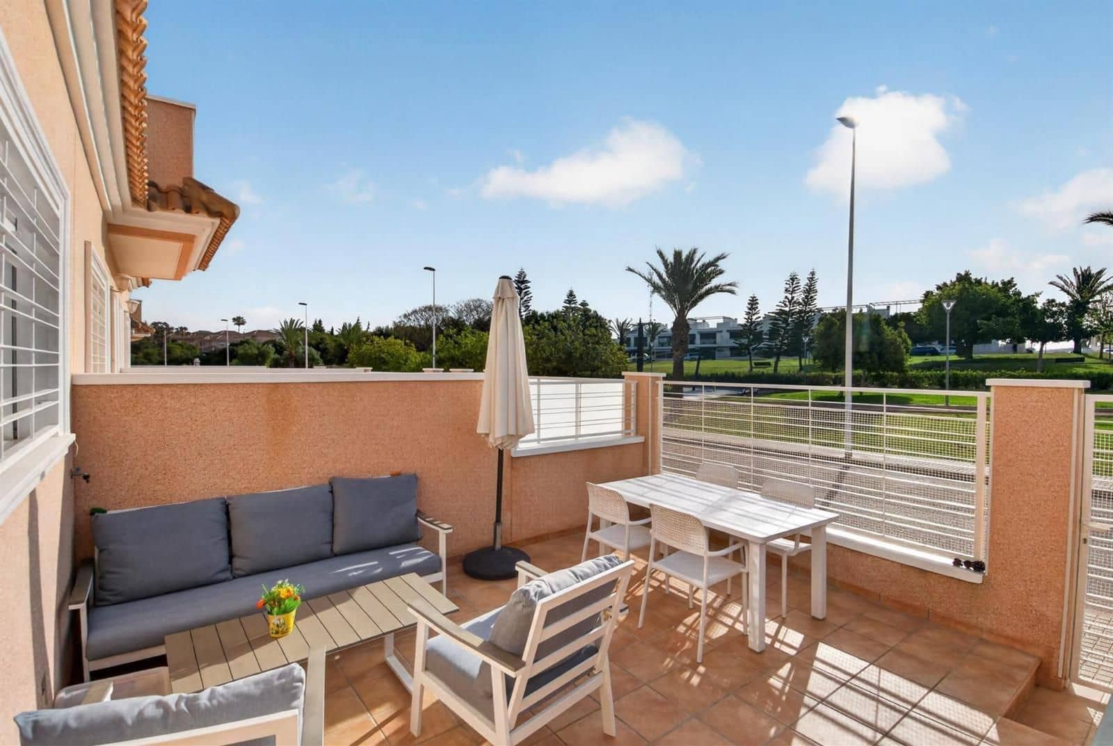 Casa de 3 habitaciones en Torrevieja en venta con piscina garaje - 349.000 € (Ref: 9821627)