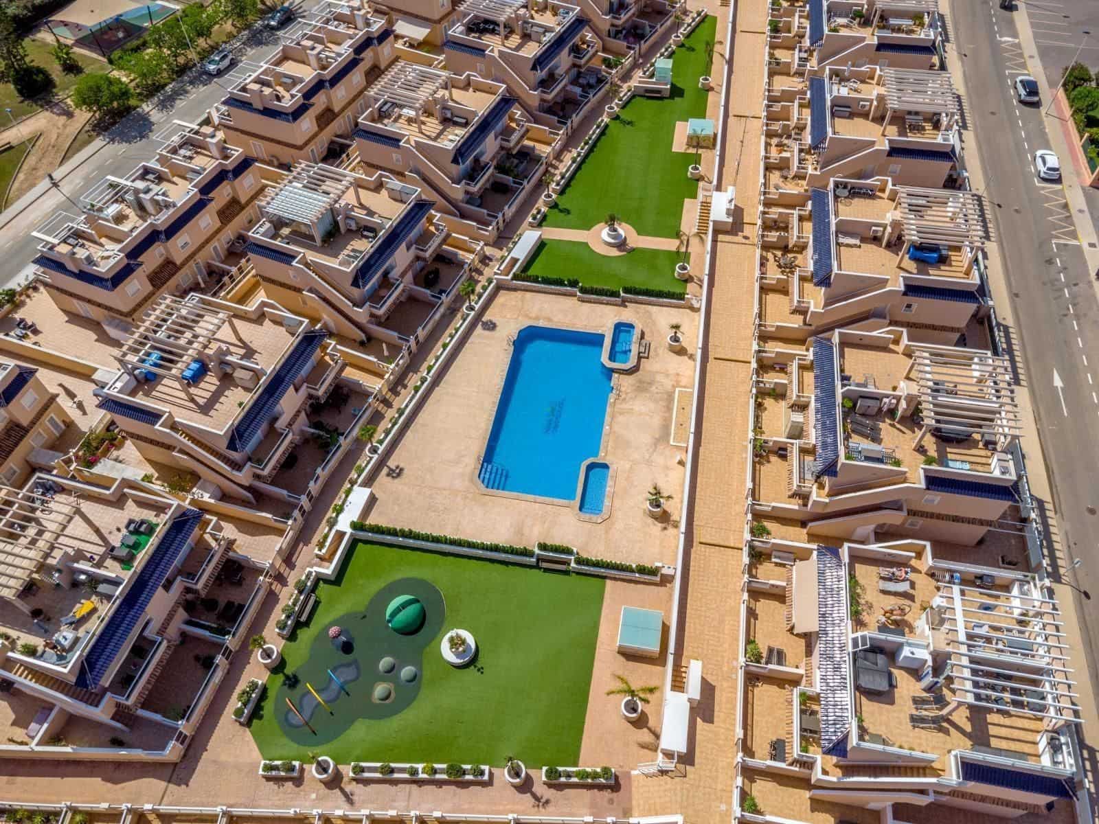 Casa de 3 habitaciones en Torrevieja en venta con piscina garaje - 349.000 € (Ref: 9821627)