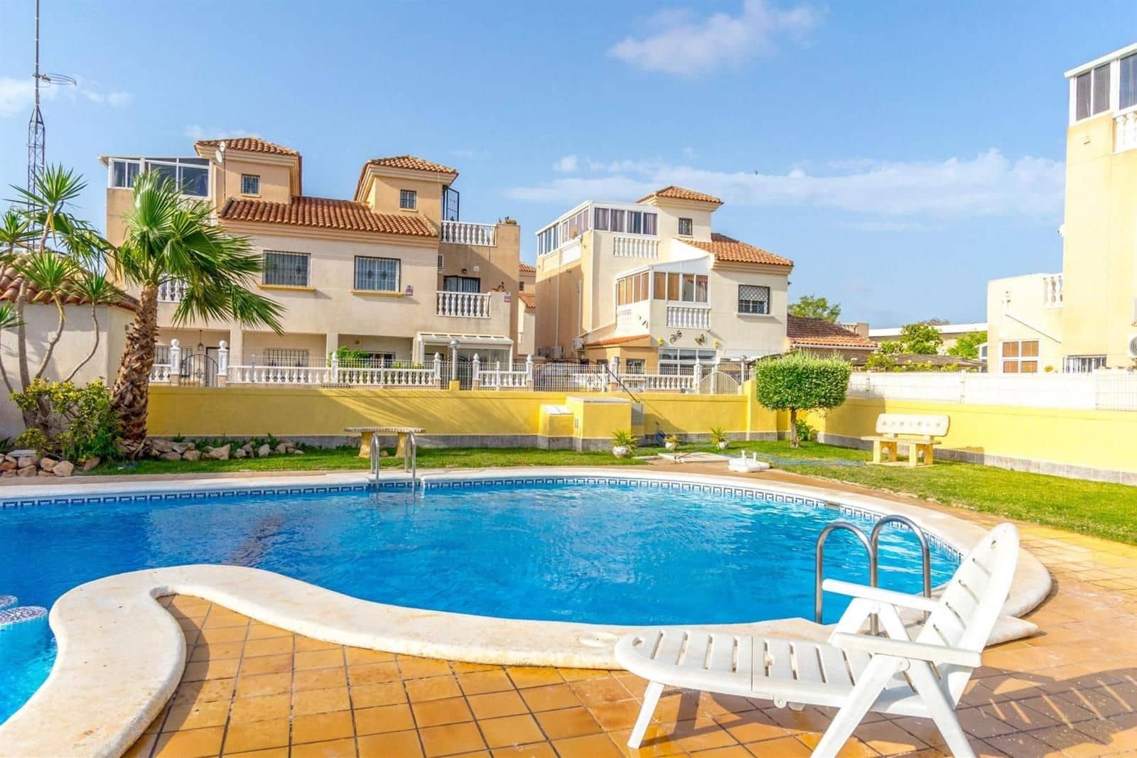 2 quarto Casa em Banda para venda em El Limonar com piscina garagem - 183 000 € (Ref: 9821628)