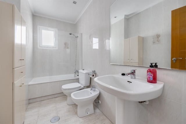 Ático de 3 habitaciones en Avenida Habaneras - Curva de Palangre, Torrevieja en venta con piscina - 179.000 € (Ref: 9832379)