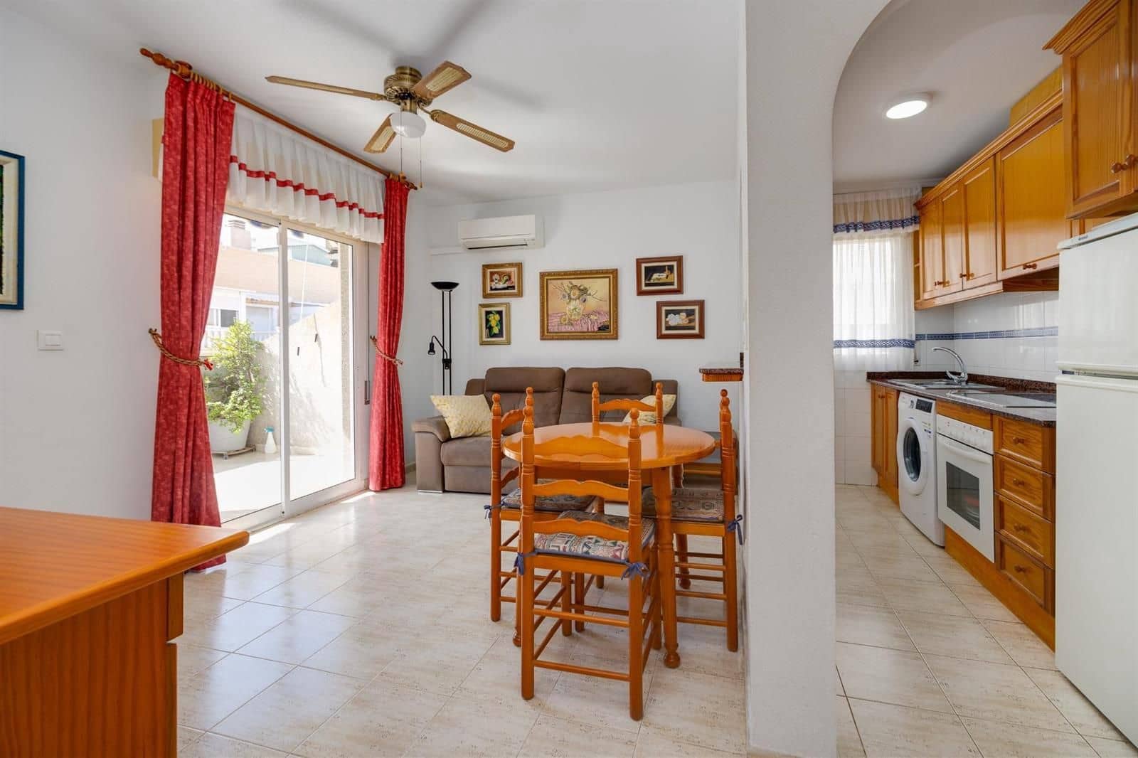 3 soveværelse Penthouse til salg i Torrevieja med swimmingpool - € 179.000 (Ref: 9832379)