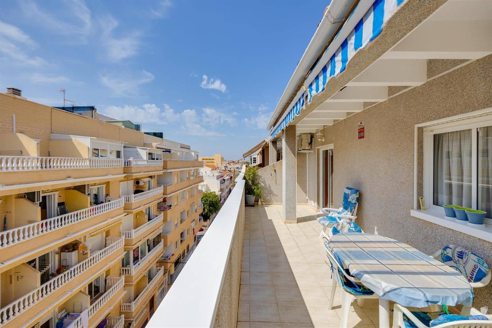 3 soveværelse Penthouse til salg i Torrevieja med swimmingpool - € 179.000 (Ref: 9832379)