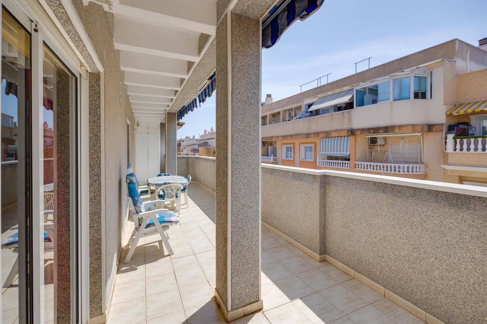 3 soveværelse Penthouse til salg i Torrevieja med swimmingpool - € 179.000 (Ref: 9832379)