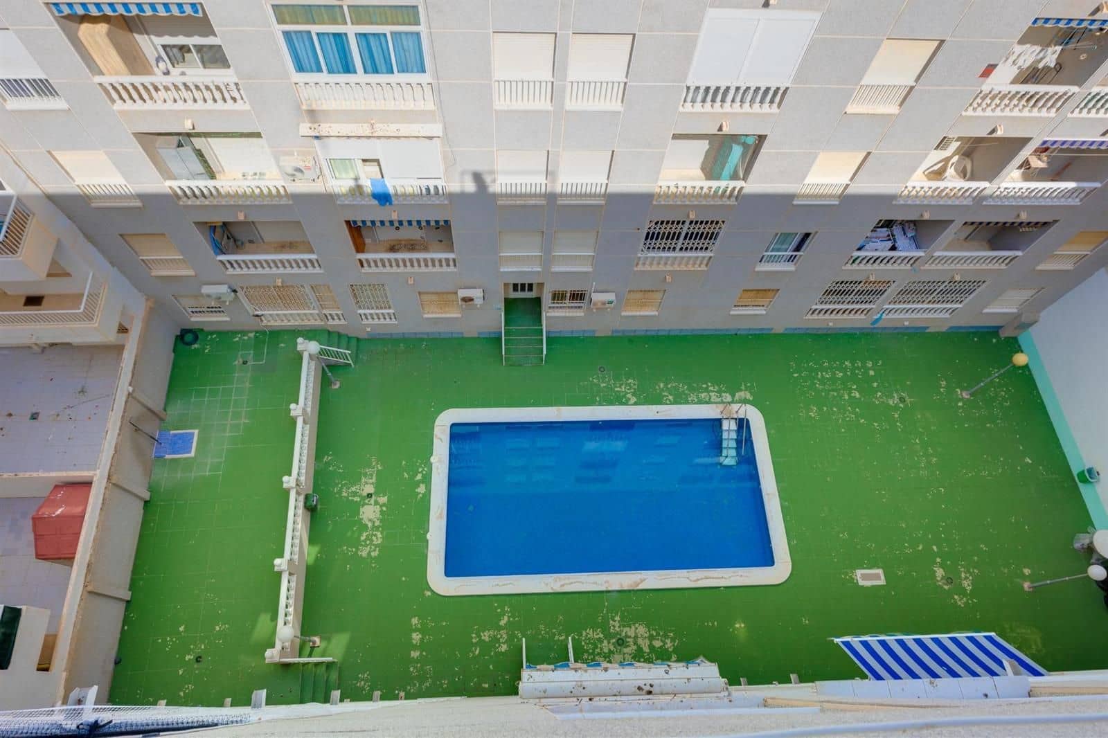 3 soveværelse Penthouse til salg i Torrevieja med swimmingpool - € 179.000 (Ref: 9832379)