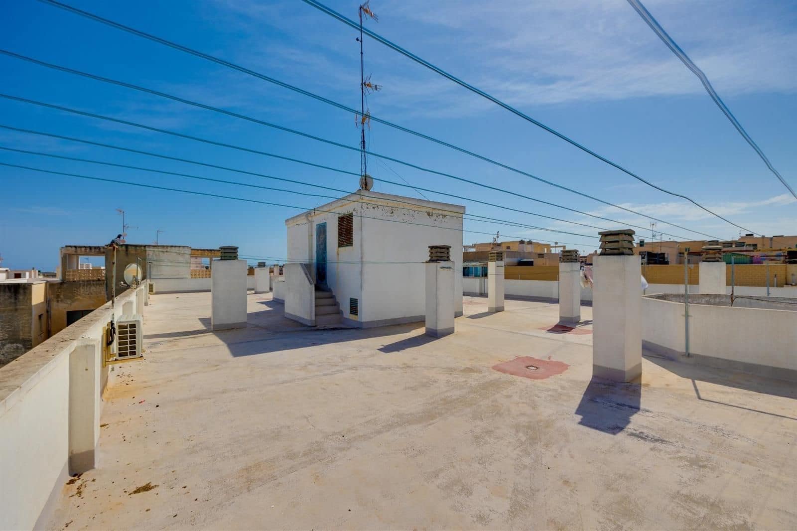 3 soveværelse Penthouse til salg i Torrevieja med swimmingpool - € 179.000 (Ref: 9832379)