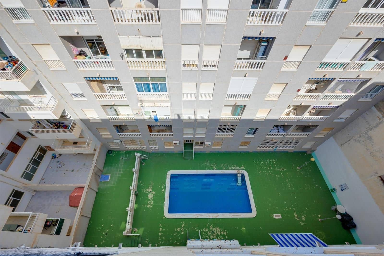 3 soveværelse Penthouse til salg i Torrevieja med swimmingpool - € 179.000 (Ref: 9832379)