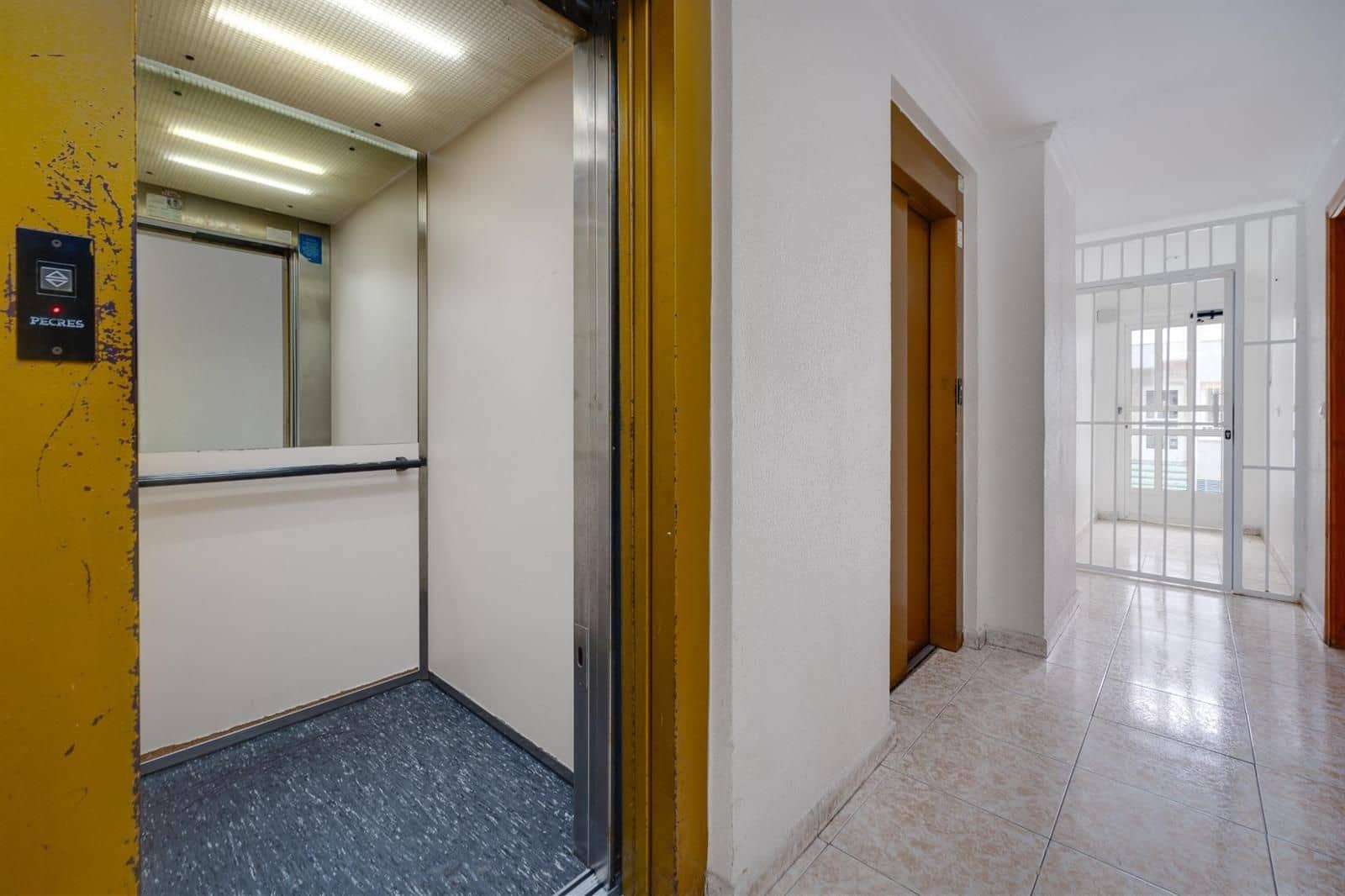 3 soveværelse Penthouse til salg i Torrevieja med swimmingpool - € 179.000 (Ref: 9832379)