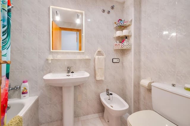 2 bedroom Flat for sale in Playa de los Locos, Torrevieja - € 135,000 (Ref: 9832380)