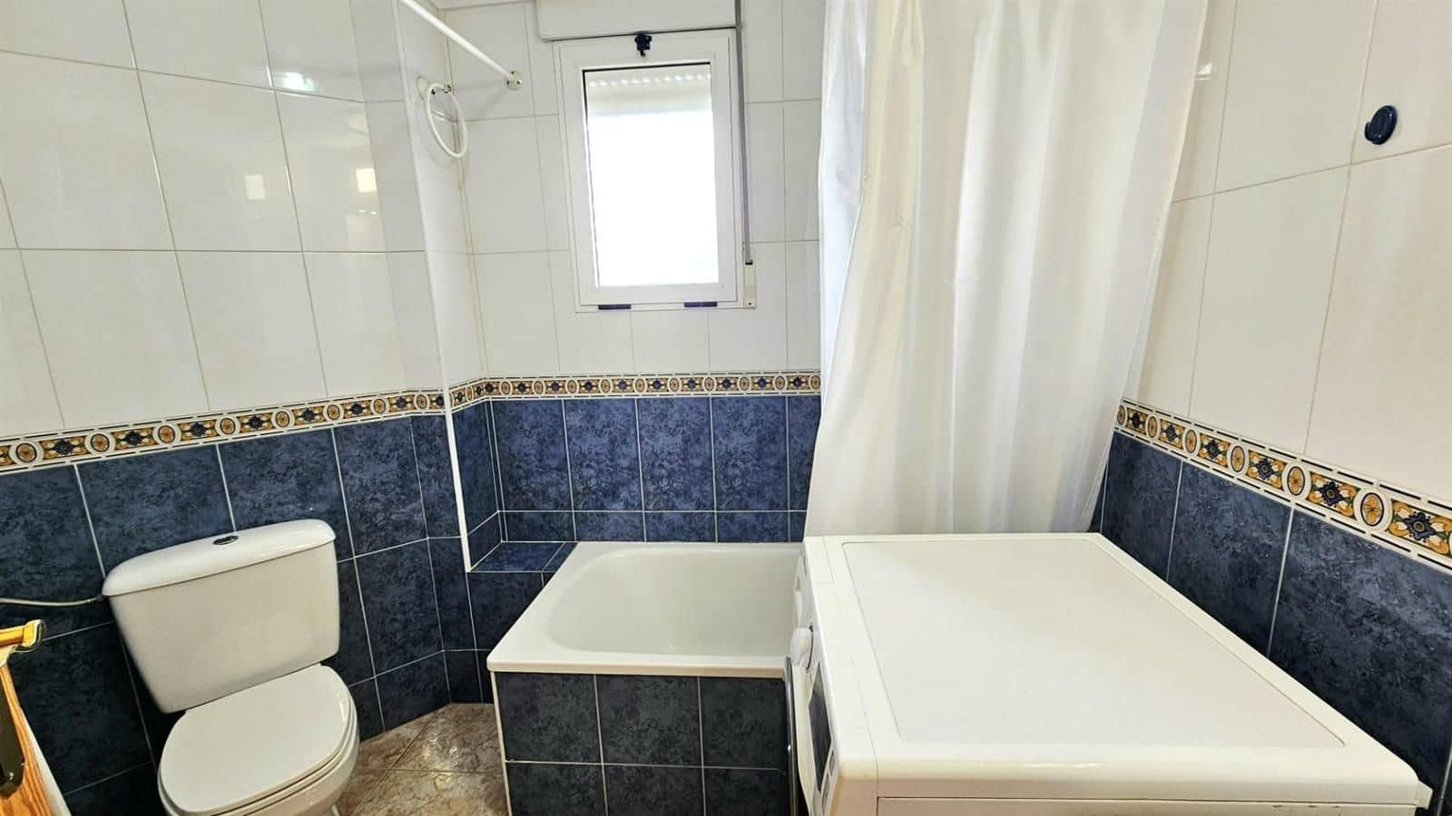 2 soverom Leilighet til salgs i Torrevieja med svømmebasseng - € 145 500 (Ref: 9834313)