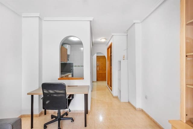 Leilighet til salgs i Antonio Machado, Torrevieja med svømmebasseng - € 99 900 (Ref: 9841344)