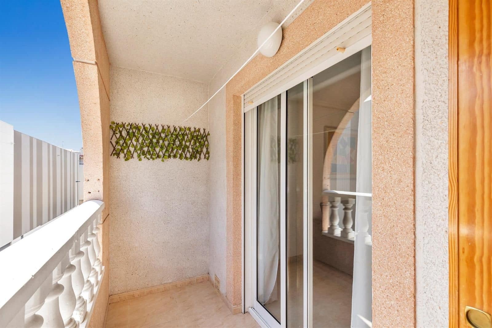 Leilighet til salgs i Torrevieja med svømmebasseng - € 99 900 (Ref: 9841344)