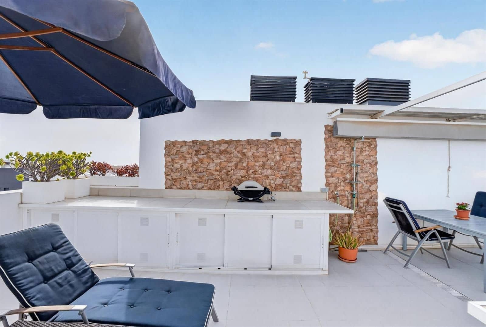2 bedroom Penthouse for sale in Torrevieja with pool garage - € 323,000 (Ref: 9847768)