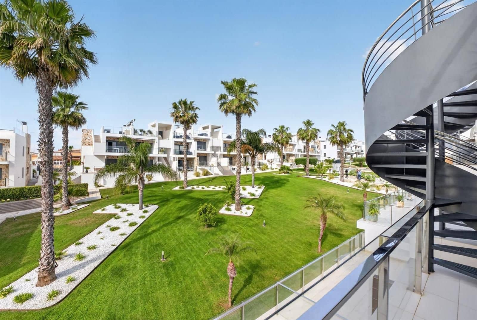 2 bedroom Penthouse for sale in Torrevieja with pool garage - € 323,000 (Ref: 9847768)