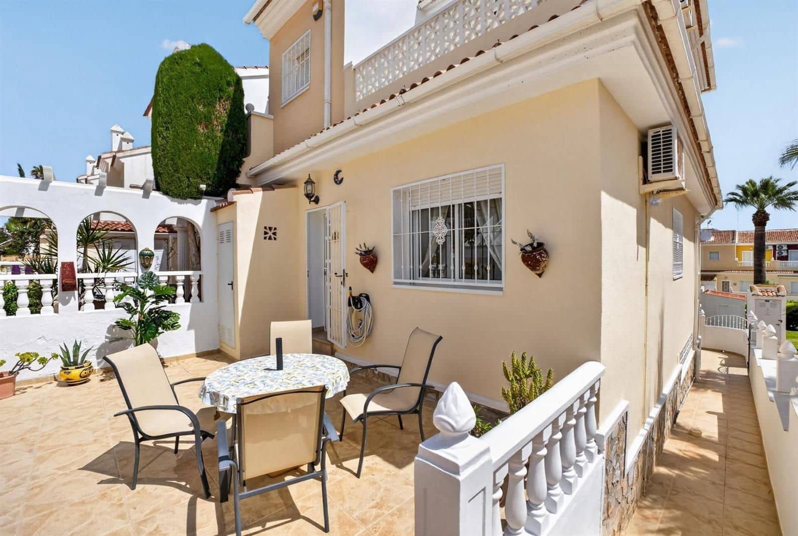 3 soveværelse Byhus til salg i Ciudad Quesada med swimmingpool - € 279.000 (Ref: 9847769)