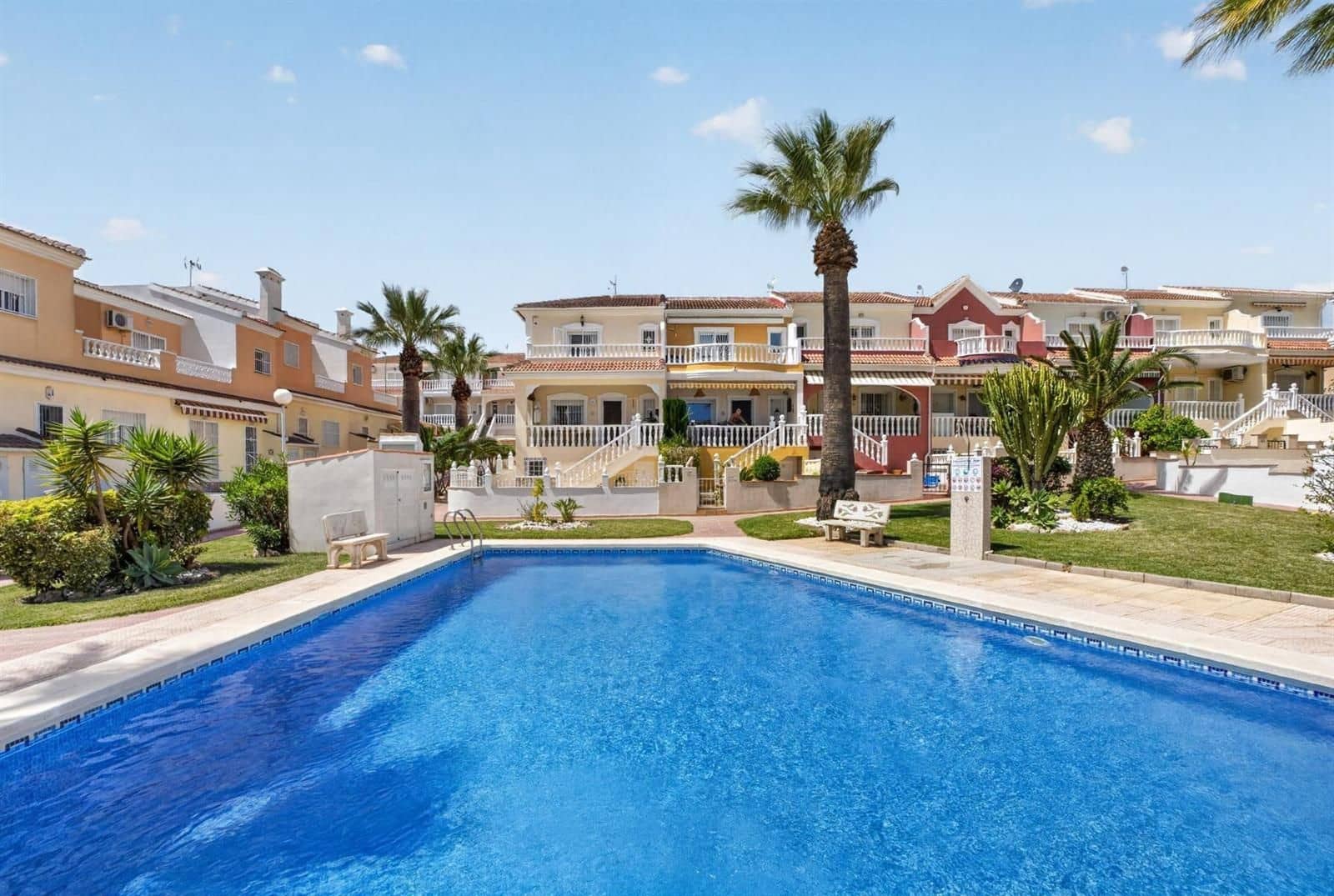 3 soveværelse Byhus til salg i Ciudad Quesada med swimmingpool - € 279.000 (Ref: 9847769)