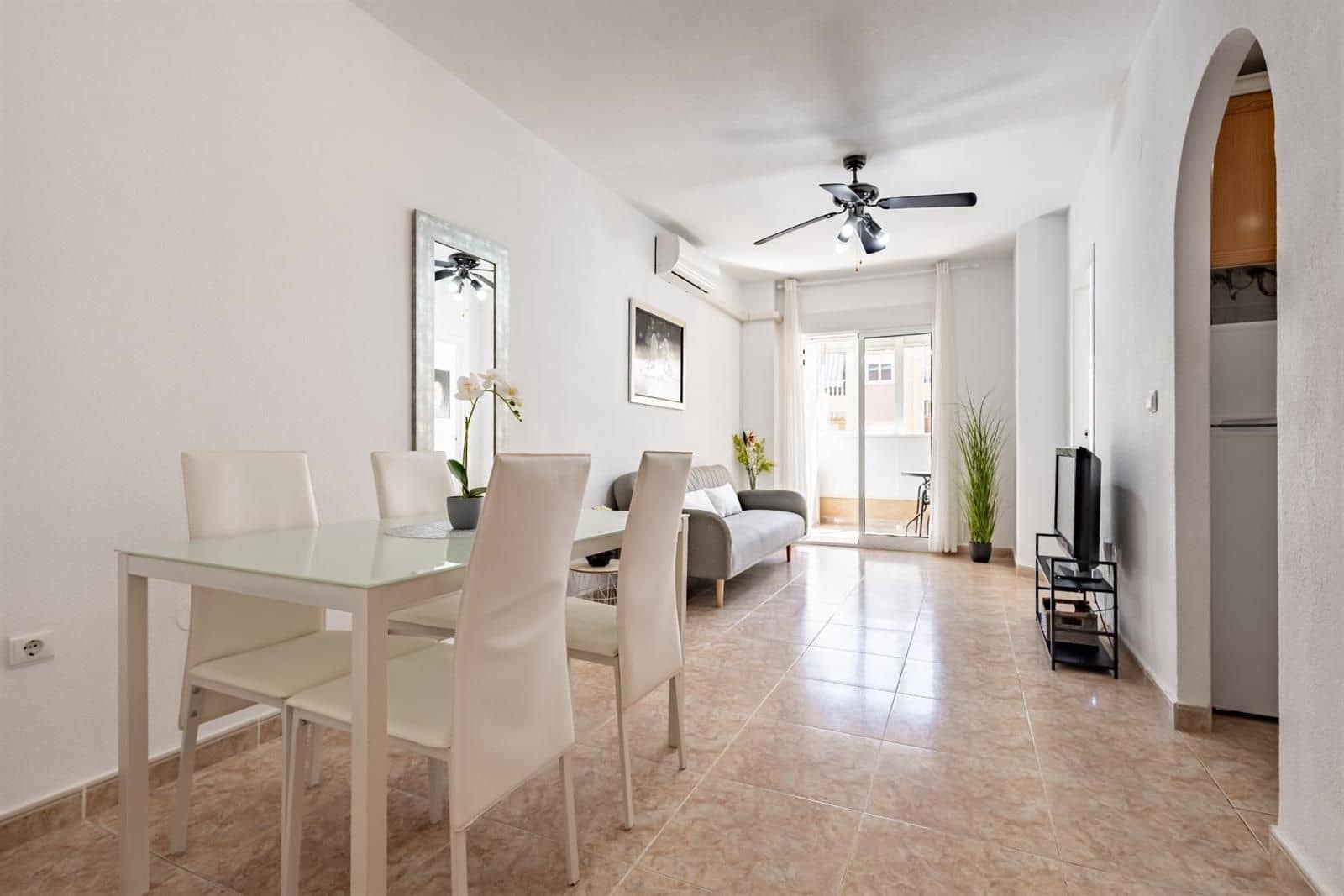 1 soveværelse Lejlighed til salg i Torrevieja med swimmingpool garage - € 124.000 (Ref: 9854312)