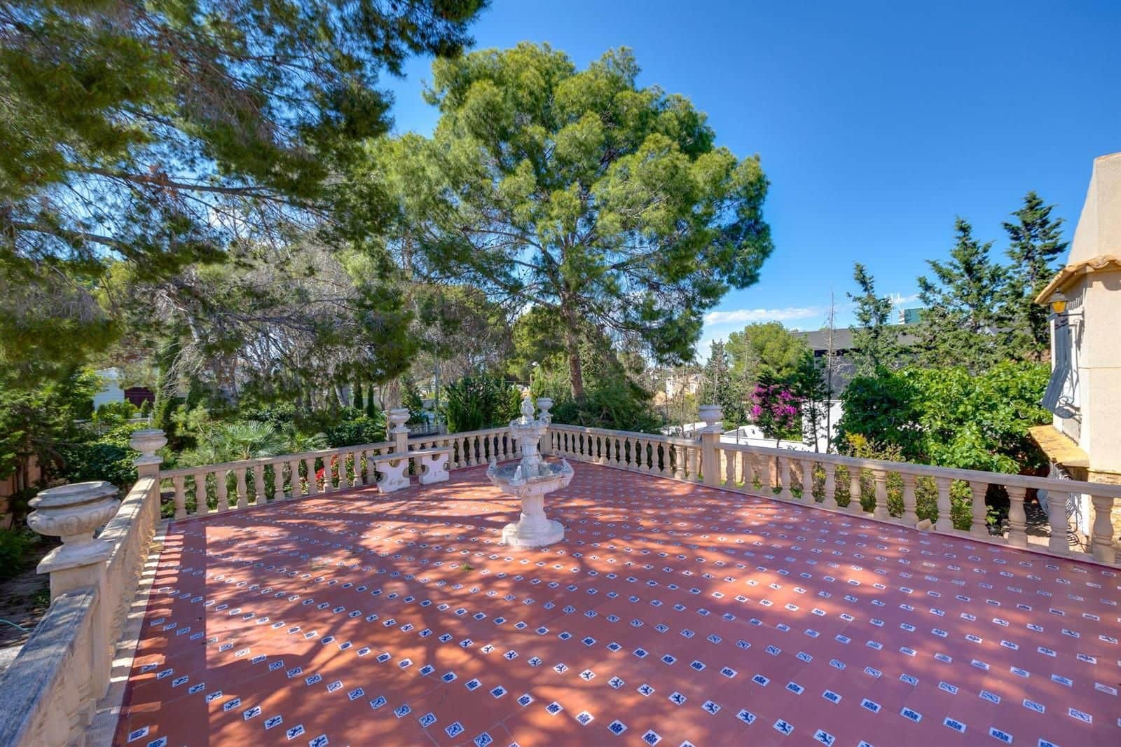 7 chambre Villa/Maison à vendre à Torrevieja avec piscine garage - 1 300 000 € (Ref: 9854318)