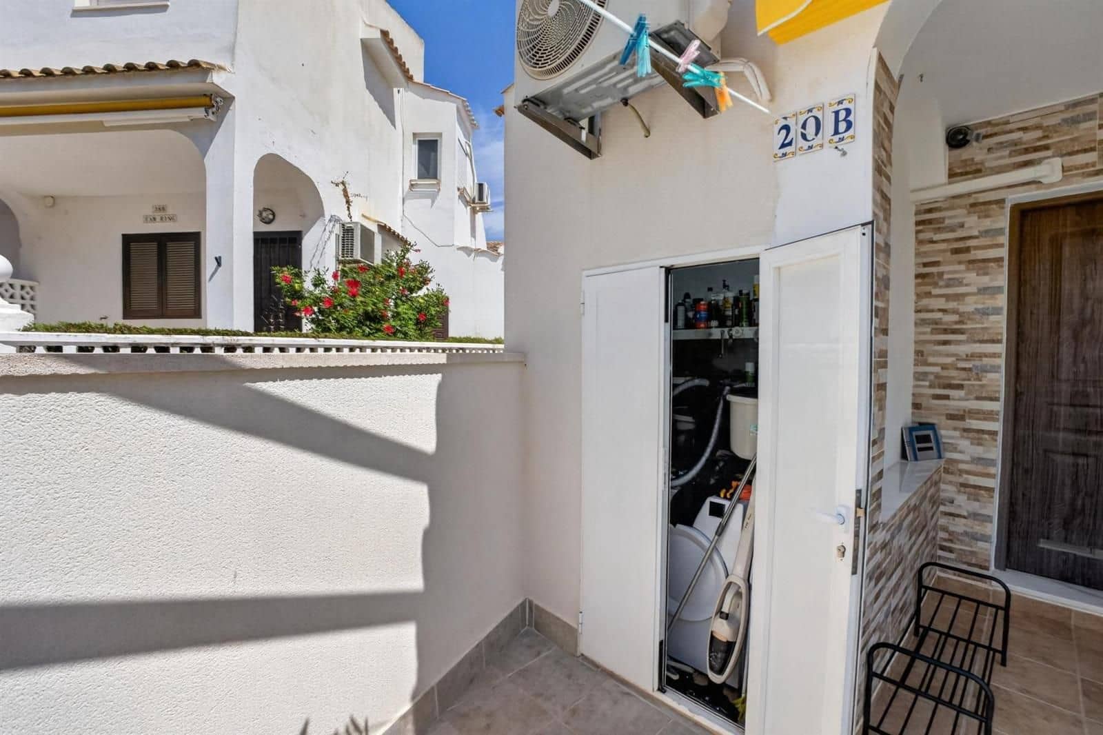 2 soverom Villa til salgs i Torrevieja med svømmebasseng - € 188 000 (Ref: 9866000)