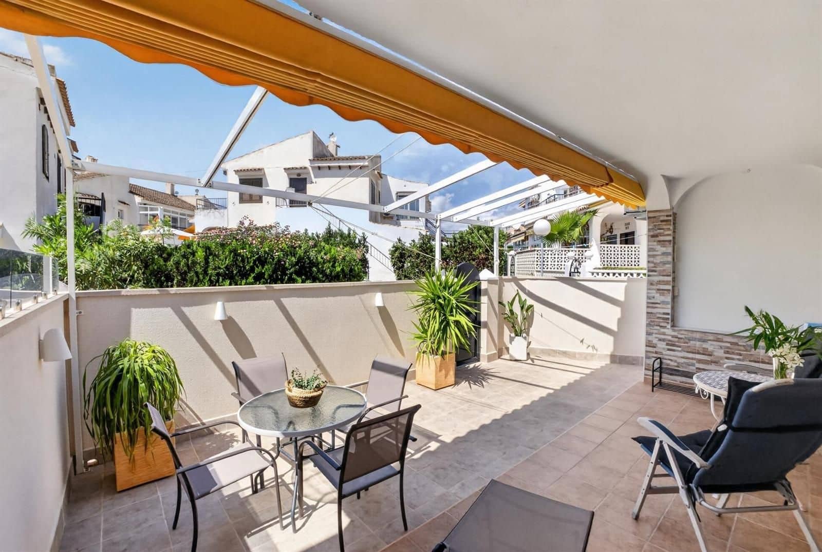 2 soverom Villa til salgs i Torrevieja med svømmebasseng - € 188 000 (Ref: 9866000)
