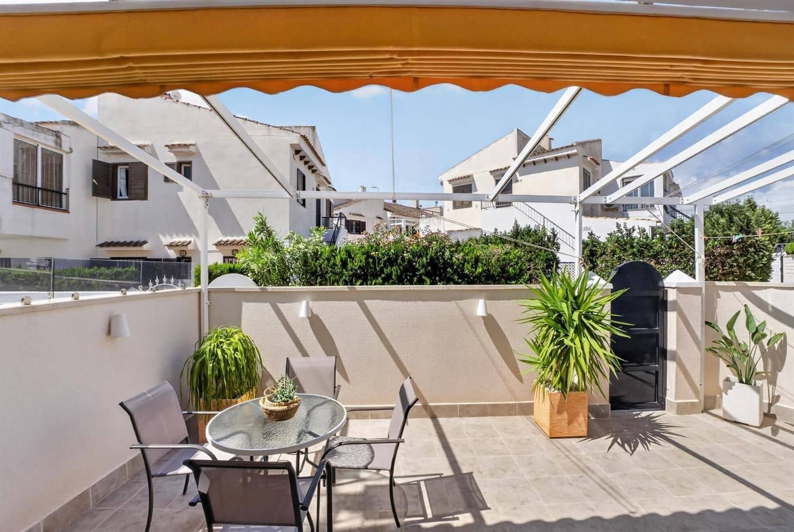 2 soverom Villa til salgs i Torrevieja med svømmebasseng - € 188 000 (Ref: 9866000)