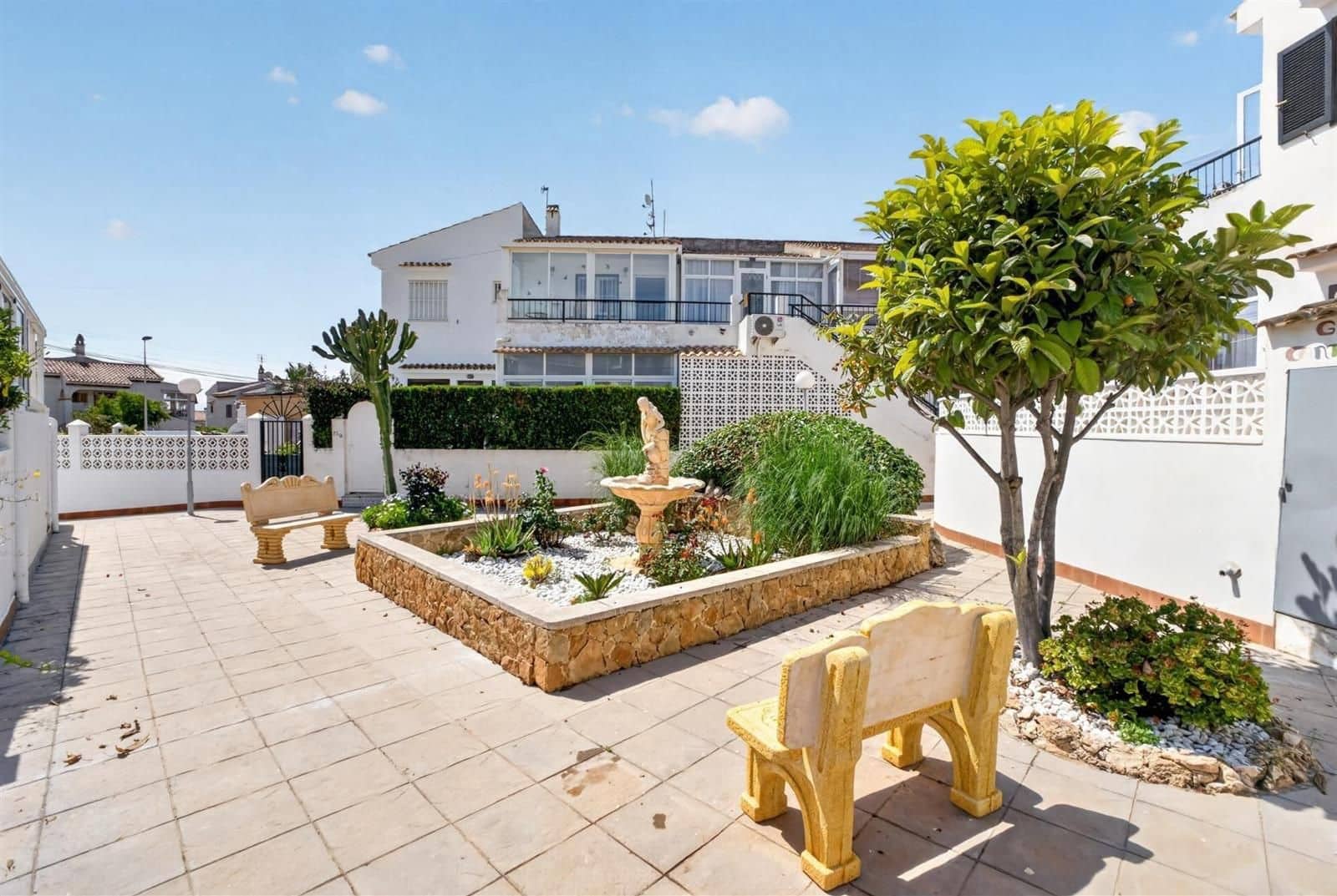 2 soverom Villa til salgs i Torrevieja med svømmebasseng - € 188 000 (Ref: 9866000)