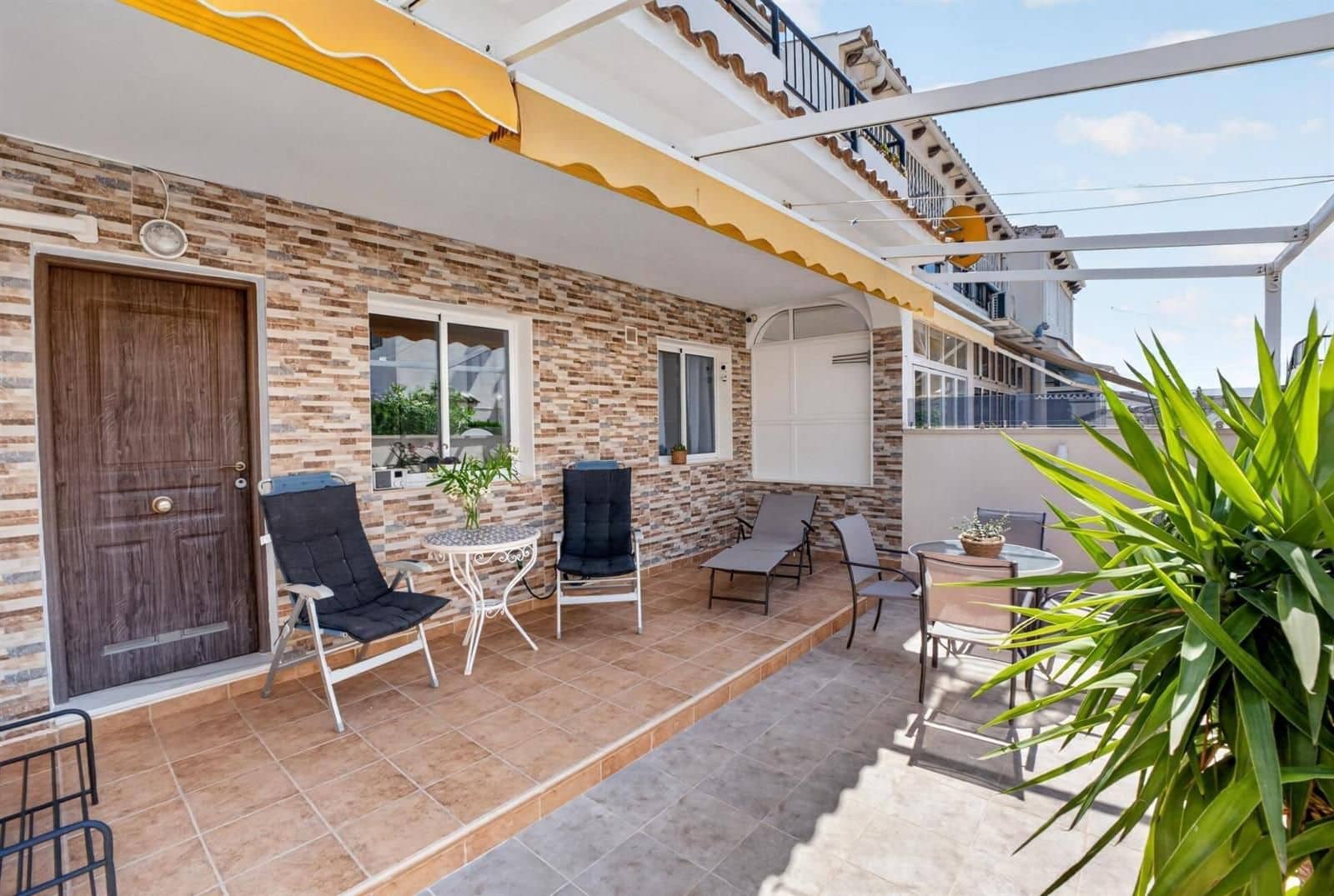 2 soverom Villa til salgs i Torrevieja med svømmebasseng - € 188 000 (Ref: 9866000)