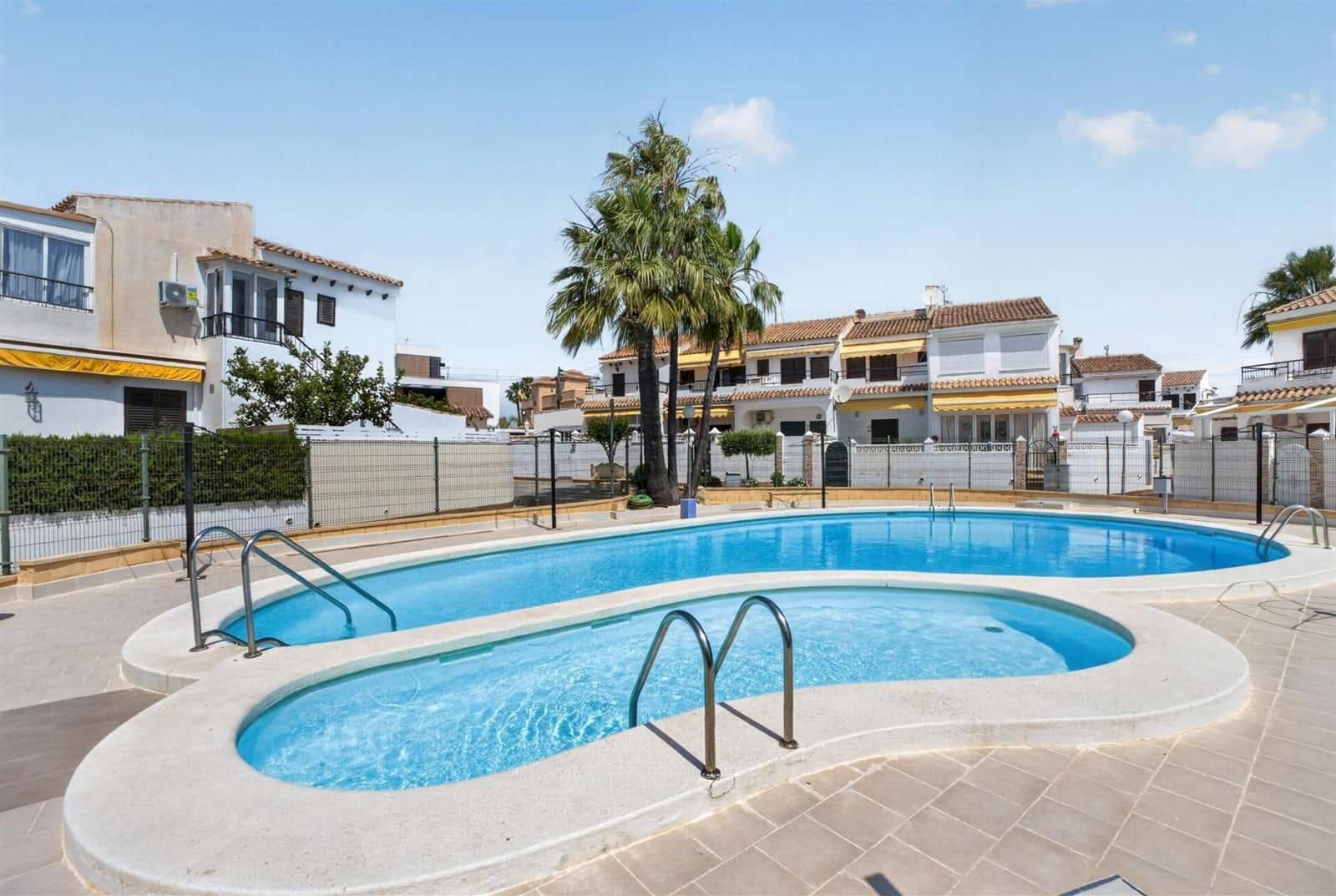 2 soverom Villa til salgs i Torrevieja med svømmebasseng - € 188 000 (Ref: 9866000)