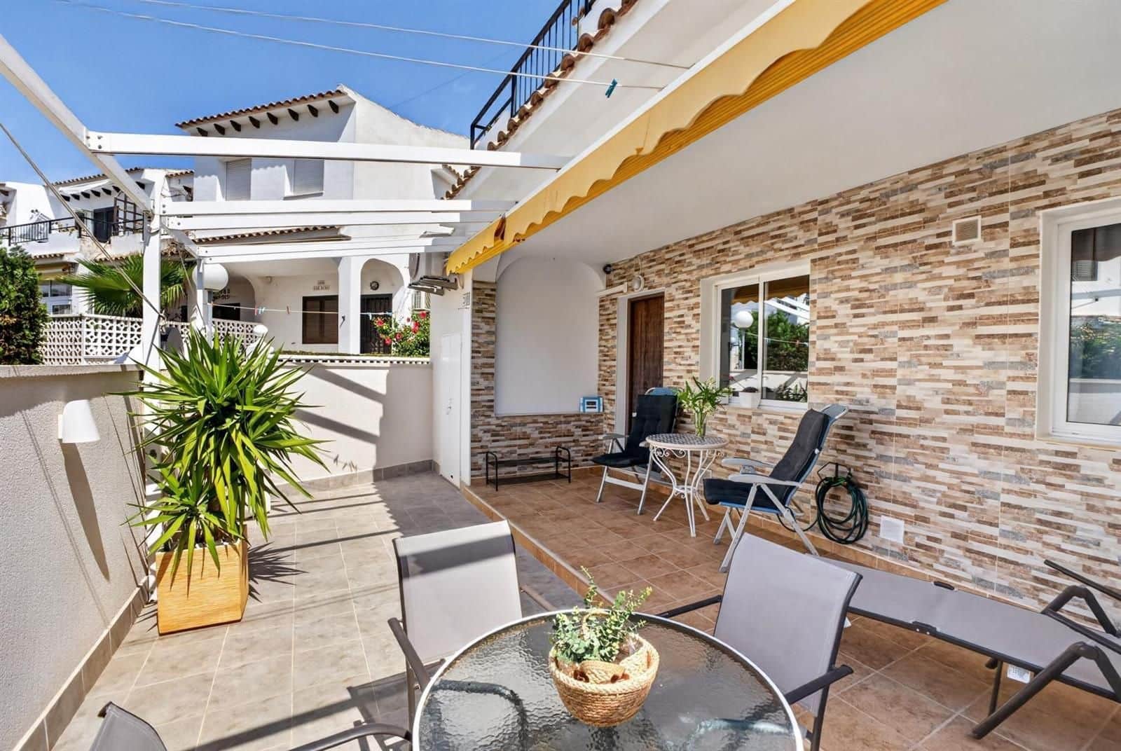 2 soverom Villa til salgs i Torrevieja med svømmebasseng - € 188 000 (Ref: 9866000)