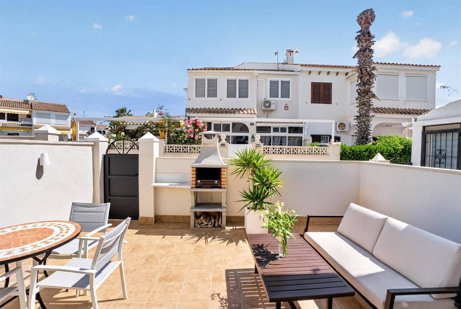 2 soverom Villa til salgs i Torrevieja med svømmebasseng - € 188 000 (Ref: 9866000)