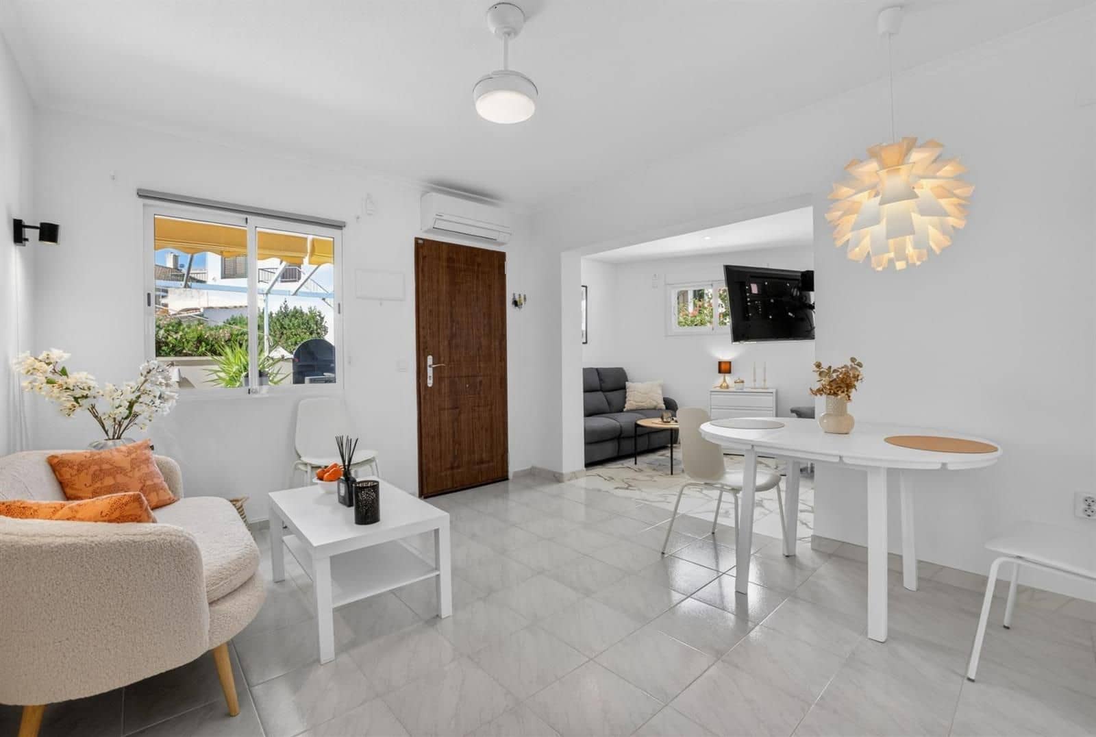 2 soverom Villa til salgs i Torrevieja med svømmebasseng - € 188 000 (Ref: 9866000)