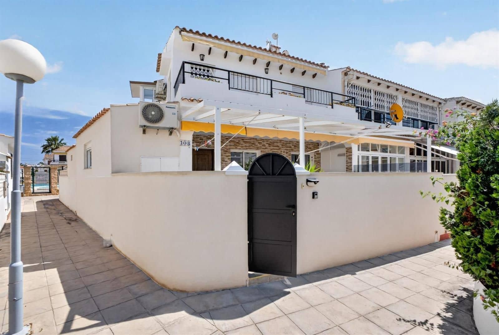 2 soverom Villa til salgs i Torrevieja med svømmebasseng - € 188 000 (Ref: 9866000)