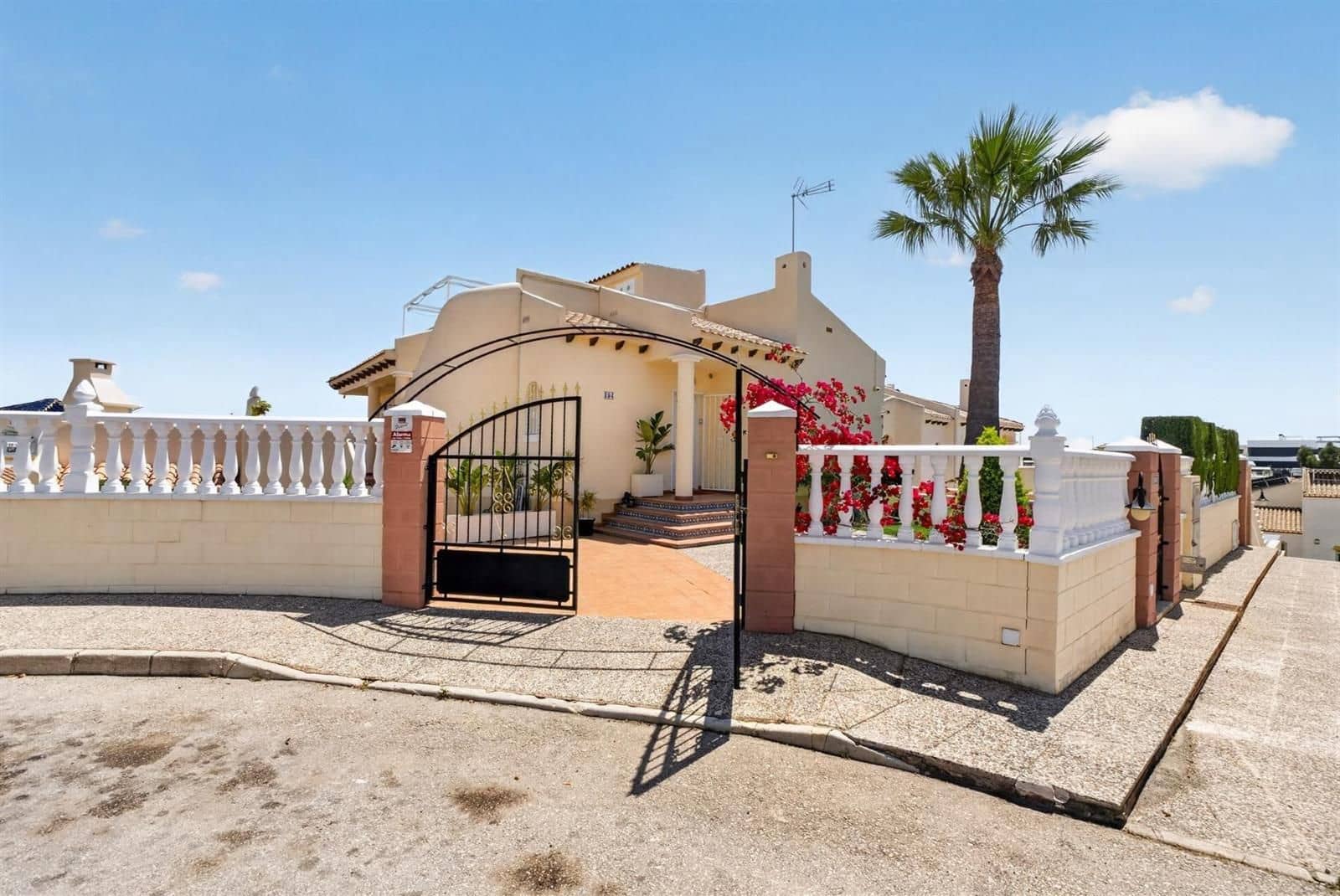 4 chambre Villa/Maison à vendre à Orihuela Costa avec piscine - 795 000 € (Ref: 9866001)