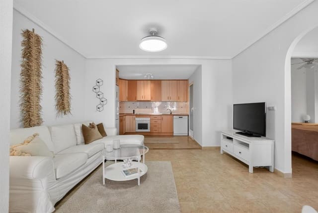Chalet de 2 habitaciones en Aguas Nuevas, Torrevieja en venta con piscina - 219.000 € (Ref: 9866002)